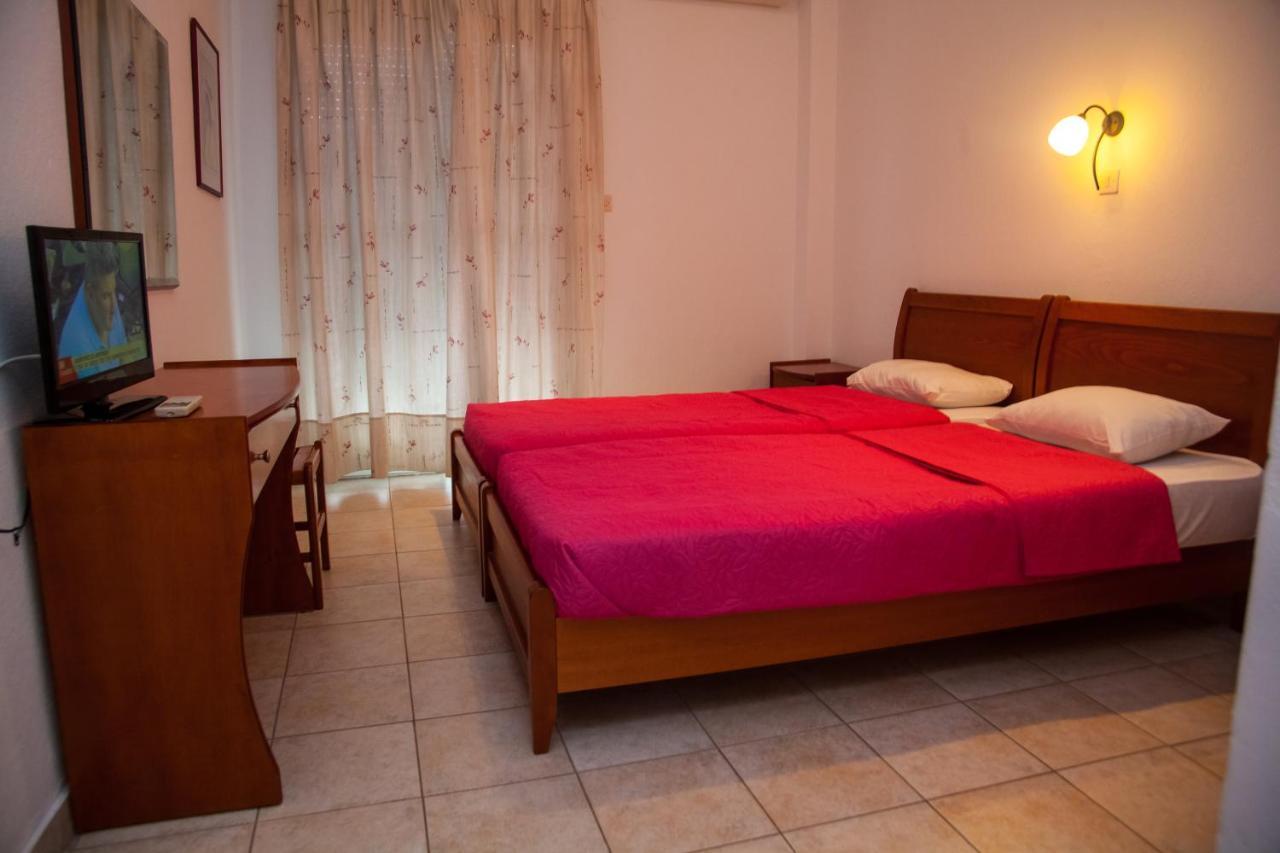 Hotel Adonis Kryopigi Exteriör bild