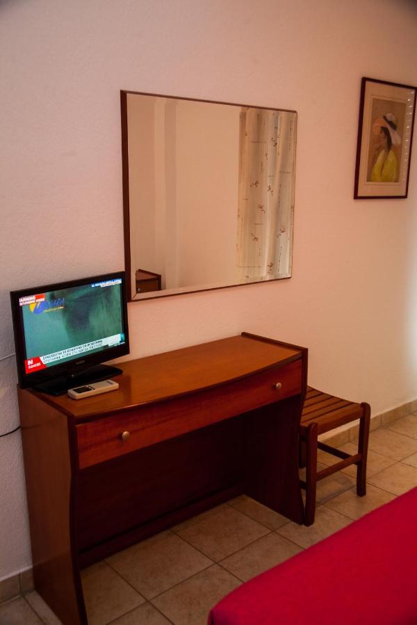 Hotel Adonis Kryopigi Exteriör bild
