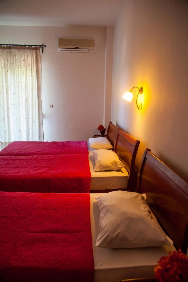 Hotel Adonis Kryopigi Exteriör bild